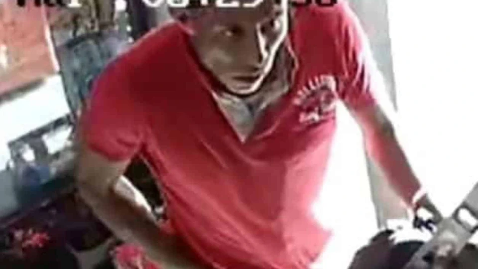 Captan en video a violento asaltante en Reynosa