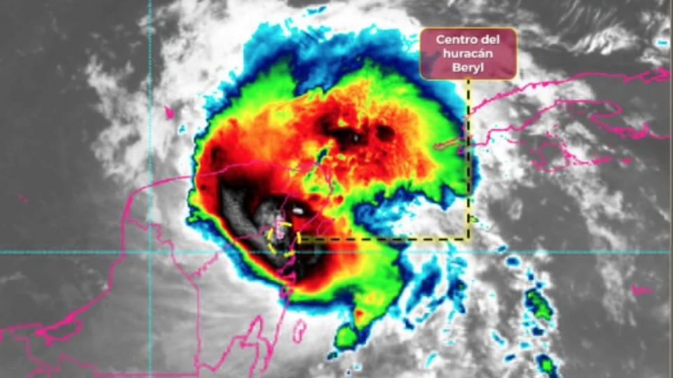 Huracán Beryl toca tierra en Península de Yucatán como categoría 2