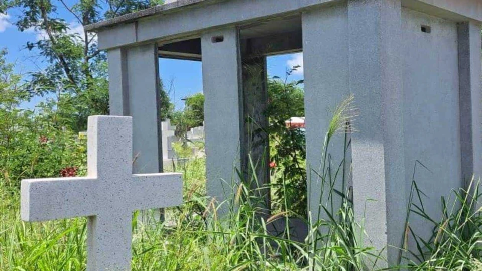 ´Sepulta´ maleza al panteón municipal de Reynosa