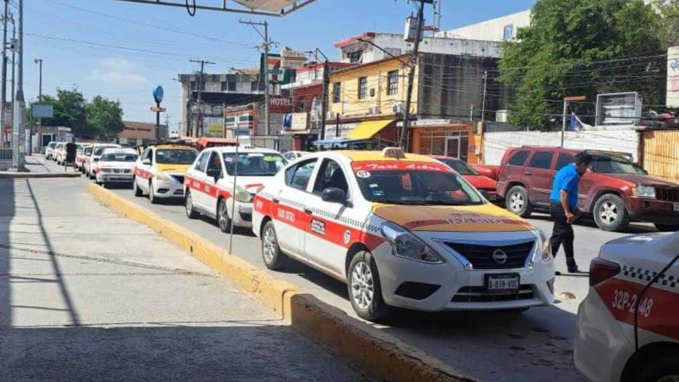 Ofrecen taxistas mantener tarifas