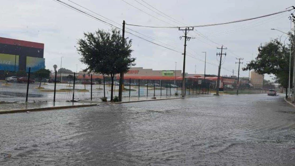 Caos vial por lluvias