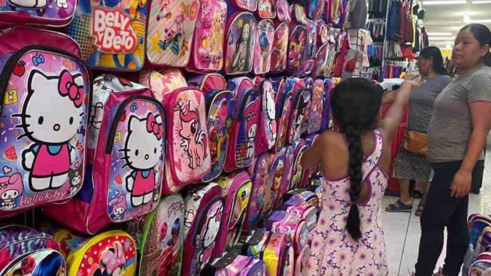 Repuntan ventas de mochilas escolares en Reynosa