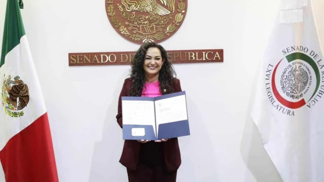 Olga Sosa recibe credencial del Senado de la República