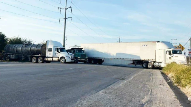 Amanece Reynosa con bloqueos y enfrentamientos