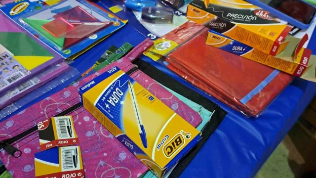 Recomiendan revisar paquetes escolares