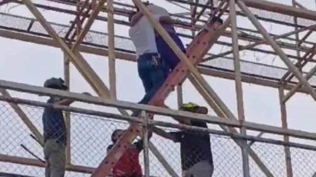 Mujer se quería lanzar de puente, pero brigadista la rescata en Reynosa