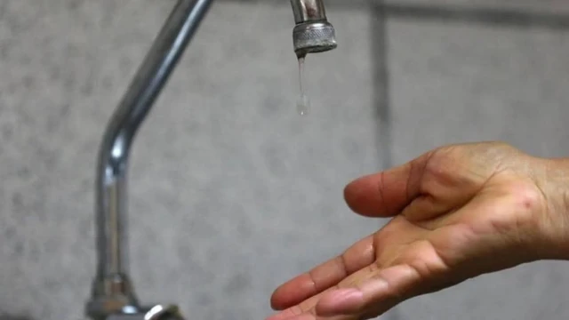 Disminuyen comercios sus servicios por falta de agua en Reynosa