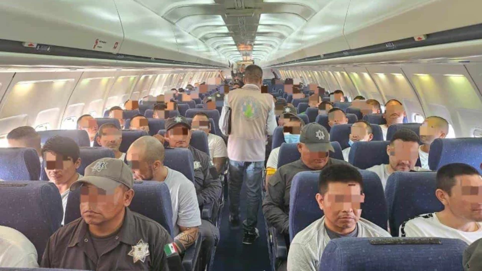 Reubican a presos a penales federales