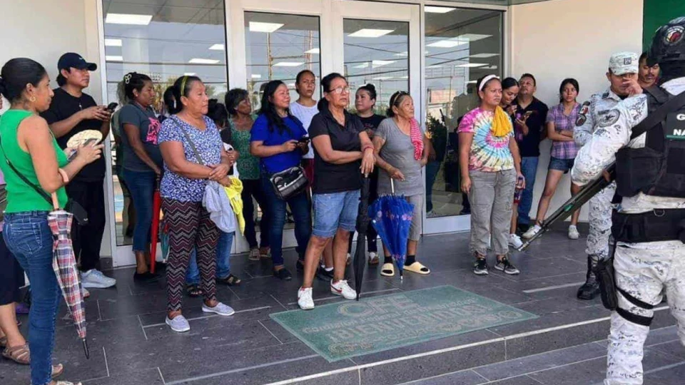 Protestan vecinos de Praderas de Élite por falta de energía eléctrica