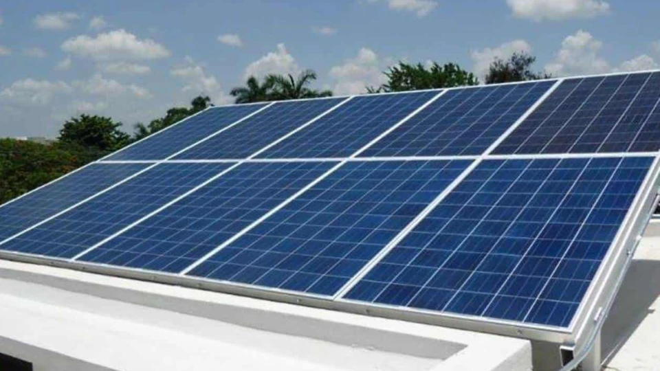 Financiarán páneles solares para ahorrar energía eléctrica
