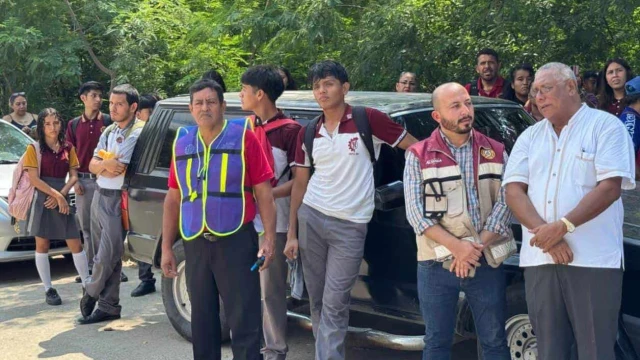 Padres de familia cortan electricidad a oficinas de maestros en escuela de Altamira