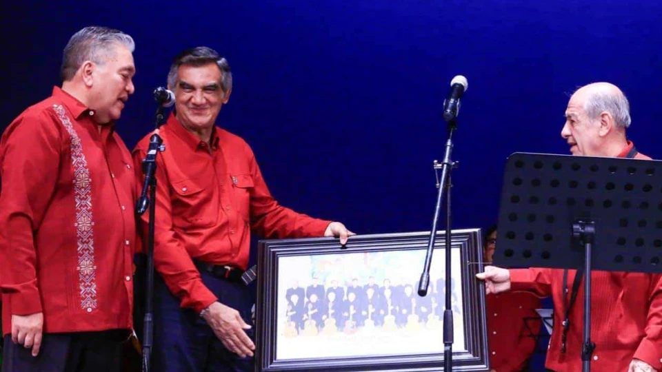 Celebra gobernador de Tamaulipas a Rondalla del Hospital Norberto Treviño Zapata