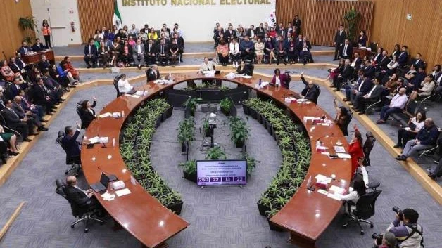 Recibe INE 140 órdenes para no organizar elección del PJ