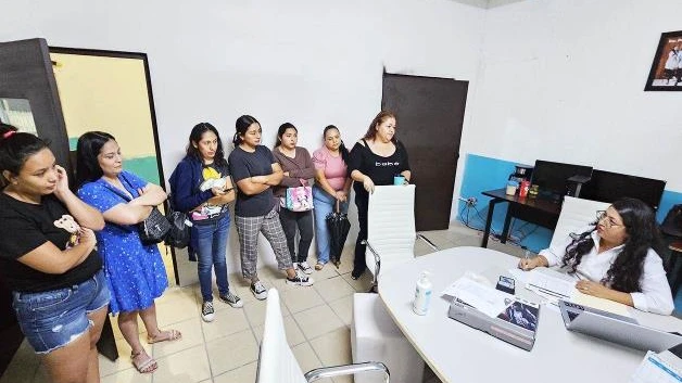 Directores y maestros no deben manejar recursos