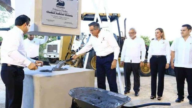 Coloca gobernador primera piedra de la Ciudad Judicial