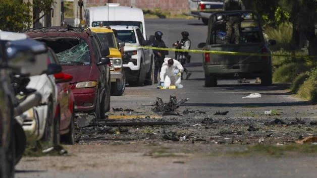 Explotan 2 coches-bomba en Guanajuato