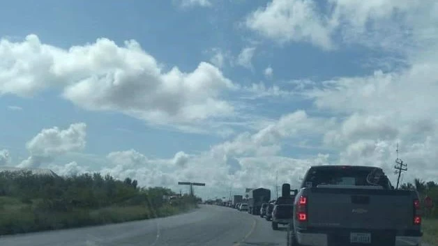 Carretera paralizada por filtros de revisión