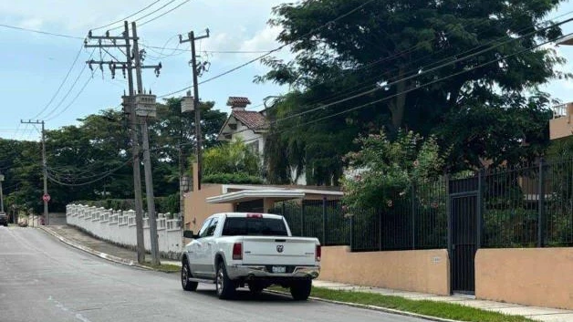 Por fuerte tormenta: Vecinos cumplen más de 40 horas sin electricidad