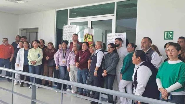 Realizan paro laboral trabajadores de Salud