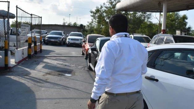 Van por autos y mercancía importados de forma ilegal en Reynosa