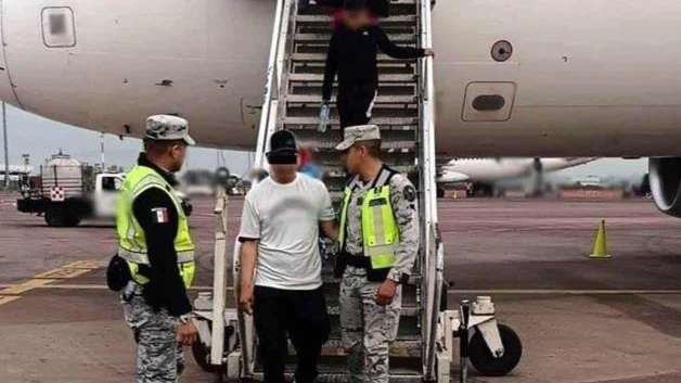 Hombre intenta secuestrar avión de Volaris para llevarlo a EU