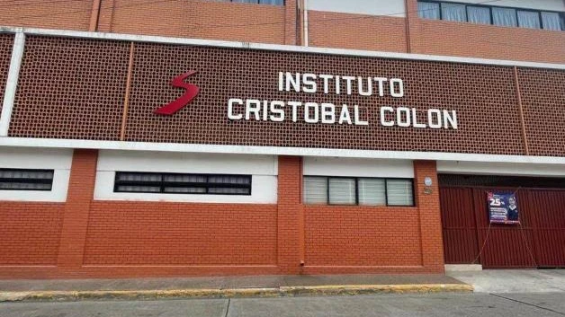 Arrestan a maestro por abuso infantil