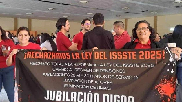 Siguen los maestros firmes en reclamos