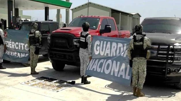 Aseguran 2 vehículos con blindaje artesanal en Nuevo Laredo