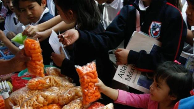 Inicia prohibición de alimentos chatarra