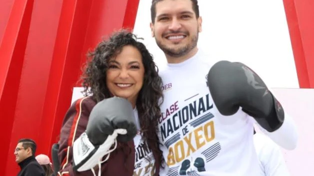 Participa Olga Sosa en clase de boxeo