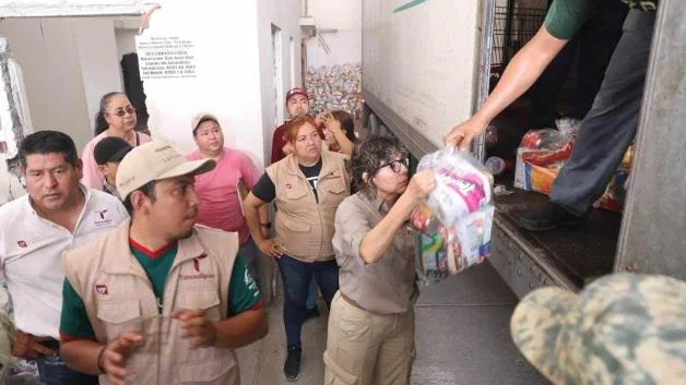 Entrega Estado y Federación 16 mil apoyos a damnificados