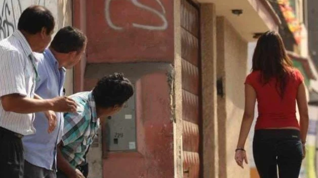 Prohibirán piropos para frenar acoso
