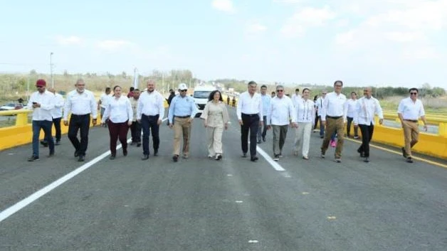 Inauguran 15 años después... puente nuevo en Altamira