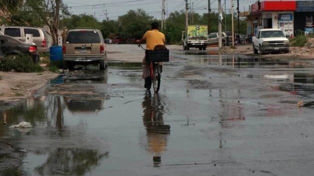 Invaden baches y aguas negras Balcones de Alcalá