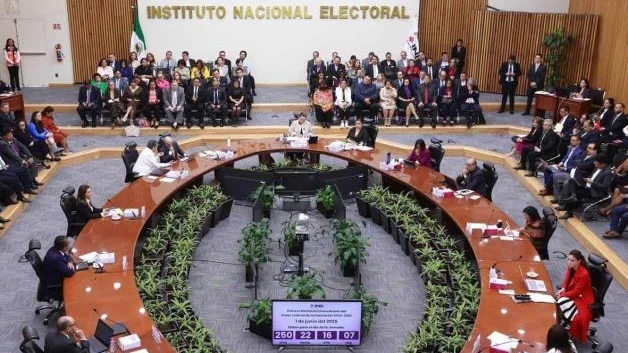 Rechazan cancelar a aspirantes