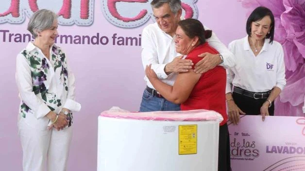 Cumplen Américo y María de Villarreal a familias de Jaumave