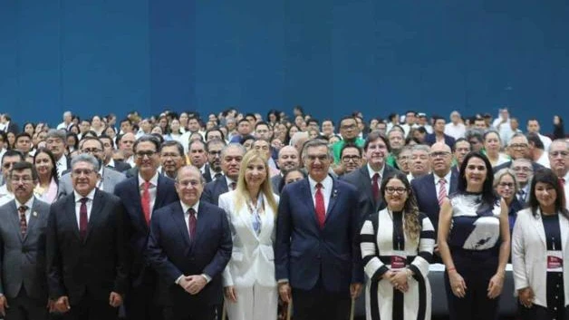 Solicita Américo hacer de la Medicina la más humana de las ciencias