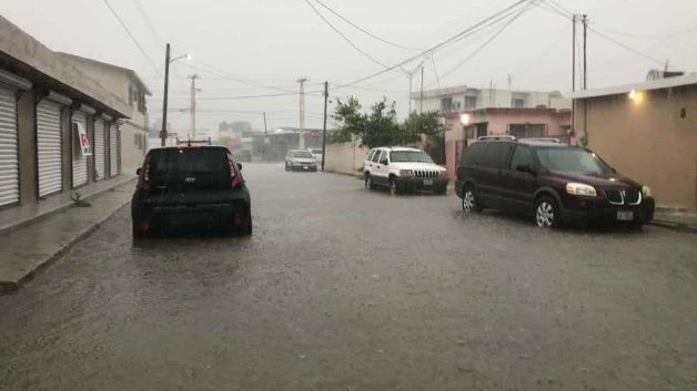 Tormenta provoca inundaciones y caos vial en Matamoros
