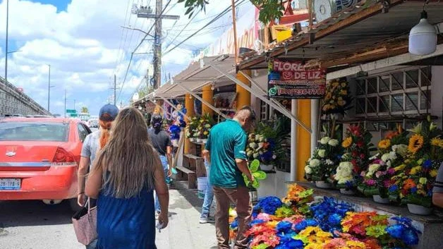 Honran a sus padres en panteón municipal