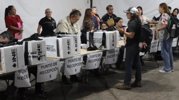 Denuncian a ministros por propaganda ilegal