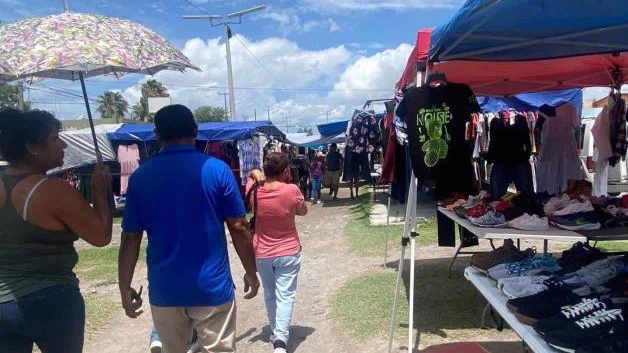 Impactan a tianguistas lluvias de fin de semana