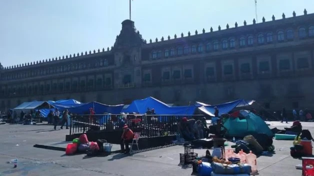 Tras 23 días en el Zócalo, CNTE se retira, pero anuncia nueva etapa de presión