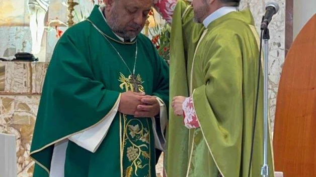 Oran católicos por la paz