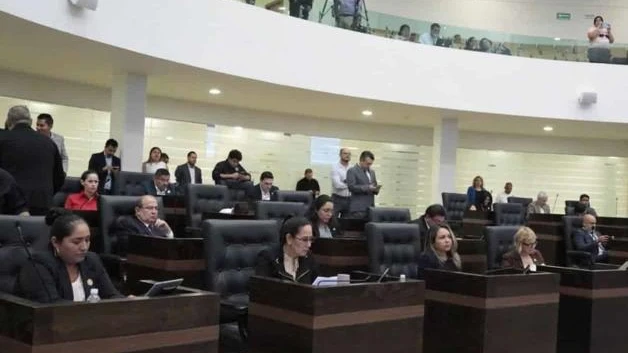 Aprueban adquirir deuda