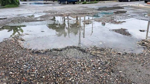 Brotan con las lluvias baches y socavones