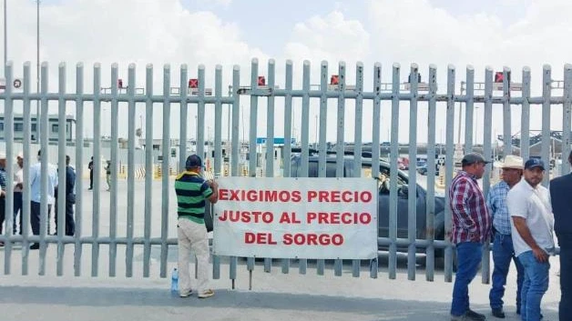 Bloquean campesinos Puente Reynosa-Pharr