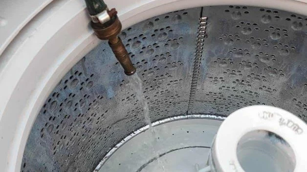 Lavanderías operan, pese a la escasez de agua