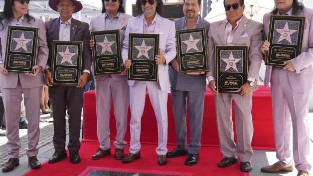 Dedican estrella a inmigrantes