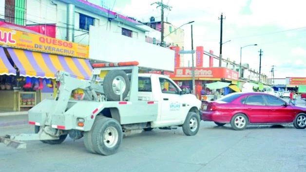 Demanda la Canaco regular operación grúa