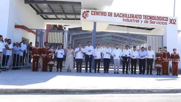 Américo Villarreal y Mario Delgado Carrillo inauguran CBTIS 302